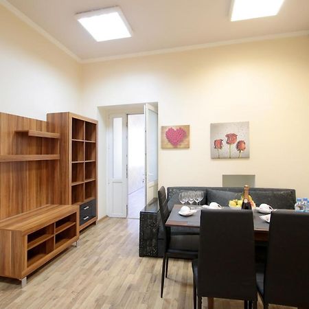 Deluxe Apartments 1326 Лвив Екстериор снимка