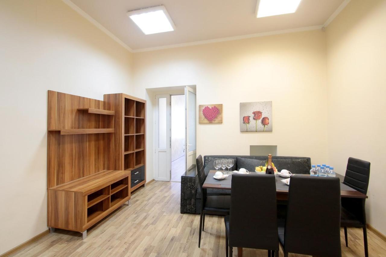 Deluxe Apartments 1326 Лвив Екстериор снимка